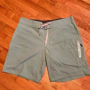 Under Armour Mens Green Swim Suit Shorts, Size 36.